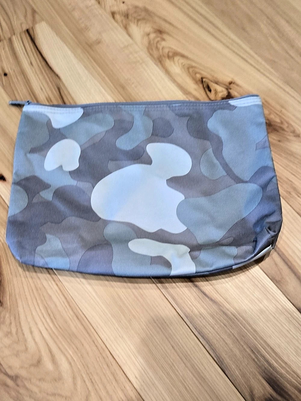 Thirty One Camo Cosmetic Pouch in Green & Gray Like New